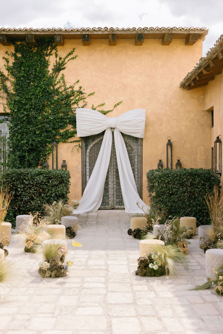 Tie The Bow | Nasioutzik Mansion