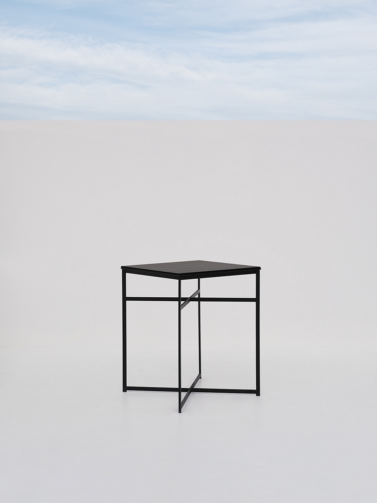 Switch Black Bar Table