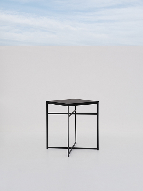 Switch Black Bar Table