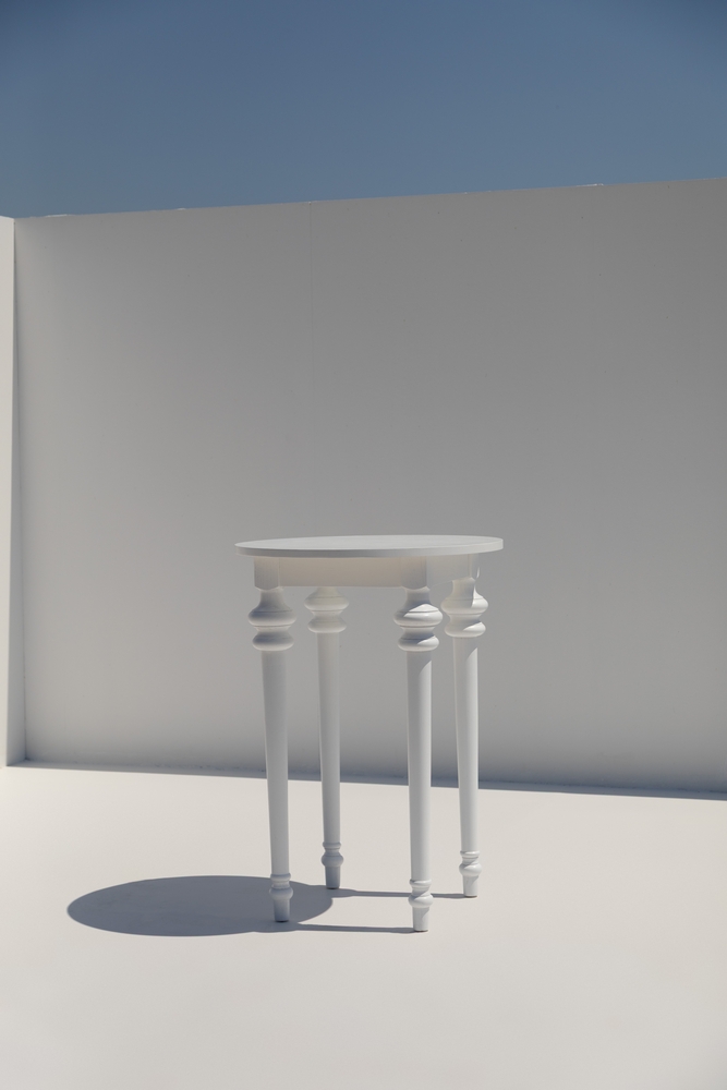 Zeus White Round Bar Table