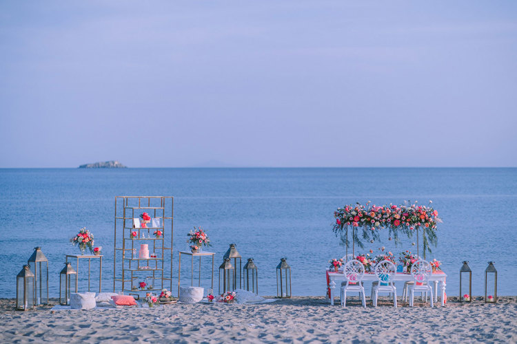 Living Coral at the Beach Styleshoot