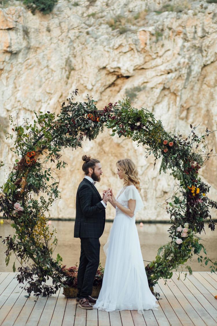 A Wedding by the Lake Styleshoot